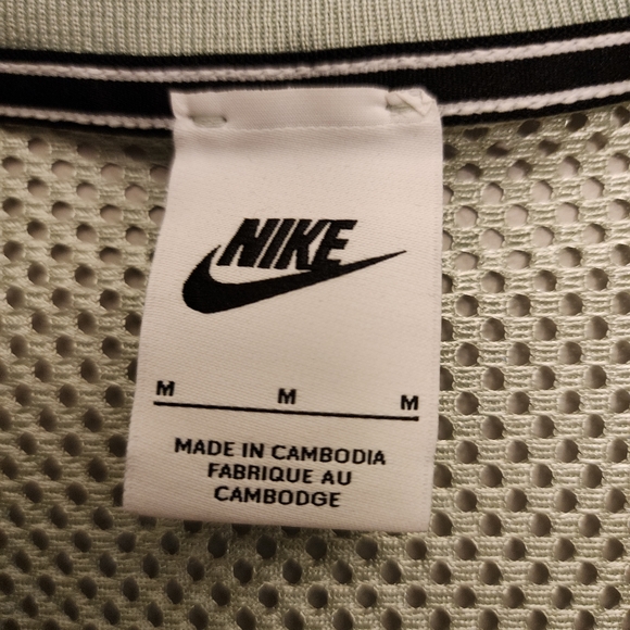 Nike Green and White Mesh Net Cropped Crop Top Shirt Jersey Size Medium - Picture 12 of 14